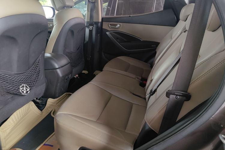 Used Hyundai Santa Fe 2013 2.4L Automatic Two-Wheel Drive Smart Version Left Rear Seat