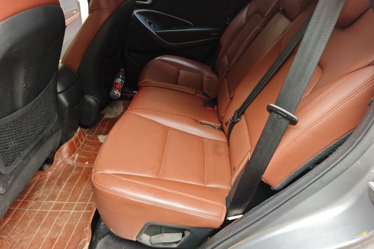Used Hyundai Santa Fe 2013 2.0T Automatic All-Wheel Drive Top Trim Left Rear Seat