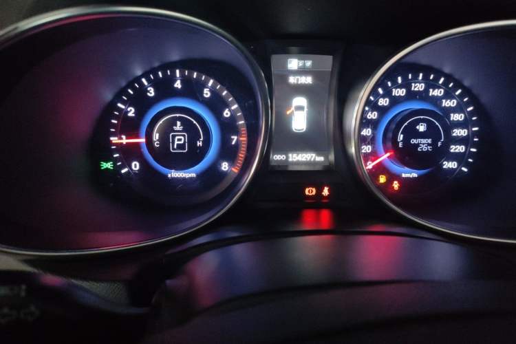 Used Hyundai Santa Fe 2013 2.4L Automatic 2WD Comfort Edition Odometer Close Up