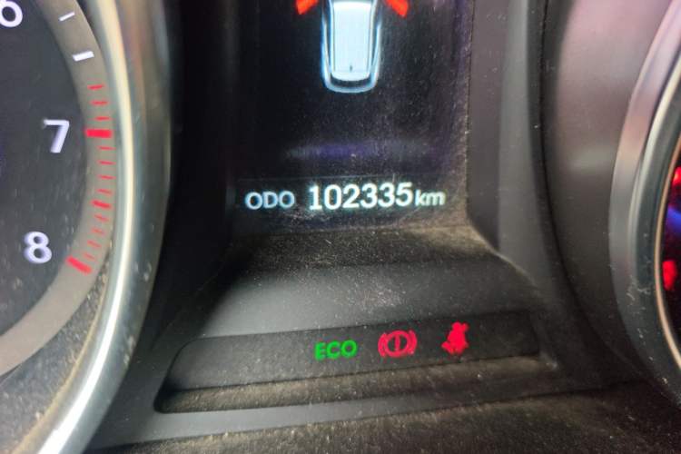 Used Hyundai Santa Fe 2013 2.0T Automatic All-Wheel Drive Top Trim Odometer Close Up