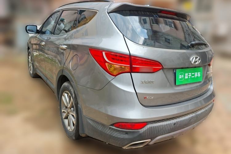 Used Hyundai Santa Fe 2013 2.0T Automatic All-Wheel Drive Top Trim Rear Left 45 Deg