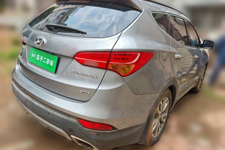 Used Hyundai Santa Fe 2013 2.0T Automatic All-Wheel Drive Top Trim Rear Right 45 Deg