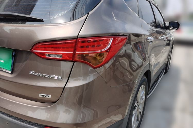 Used Hyundai Santa Fe 2013 Revised Version 2.4L Automatic All-Wheel Drive Luxury Trim Rear Right 45 Deg