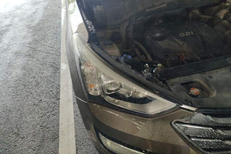 Used Hyundai Santa Fe 2013 2.4L Automatic 2WD Comfort Edition Right Front Headlight