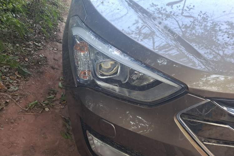 Used Hyundai Santa Fe 2013 Revised Version 2.0T Automatic All-Wheel Drive Prestige Edition Right Front Headlight