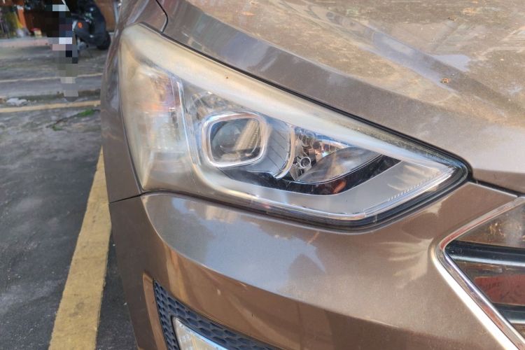 Used Hyundai Santa Fe 2013 2.4L Automatic Two-Wheel Drive Smart Version Right Front Headlight