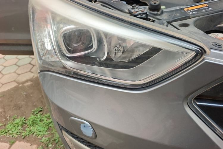 Used Hyundai Santa Fe 2013 2.0T Automatic All-Wheel Drive Top Trim Right Front Headlight