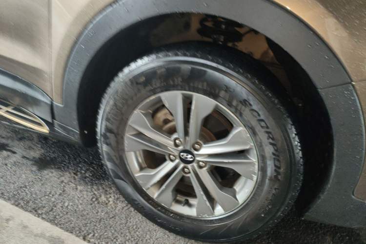 Used Hyundai Santa Fe 2013 2.4L Automatic 2WD Comfort Edition Right Front Wheel Hub