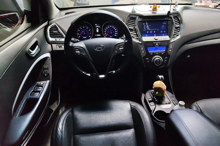 Used Hyundai Santa Fe 2013 2.4L Automatic Two-Wheel Drive Smart Version Steering Wheel