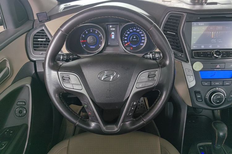 Used Hyundai Santa Fe 2013 2.4L Automatic Two-Wheel Drive Smart Version Steering Wheel