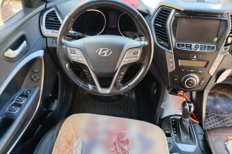 Used Hyundai Santa Fe 2013 2.4L Automatic Two-Wheel Drive Smart Version Steering Wheel