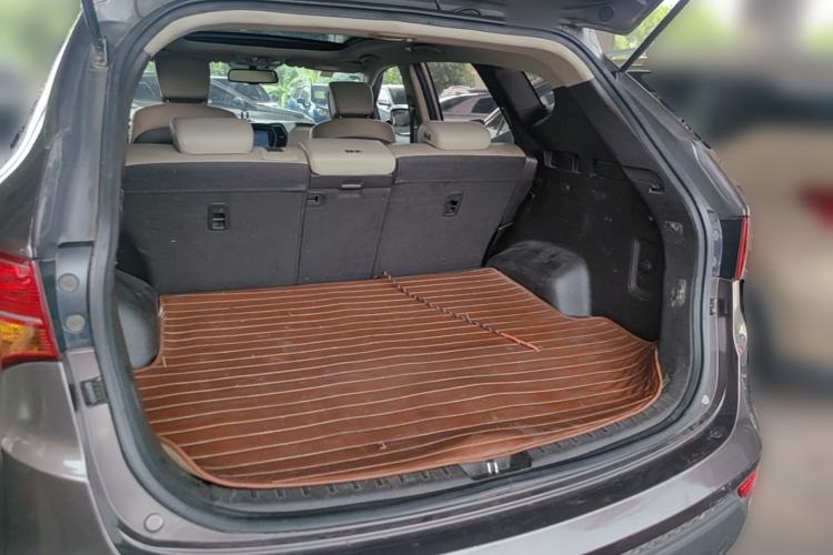 Used Hyundai Santa Fe 2013 2.4L Automatic Two-Wheel Drive Smart Version Trunk