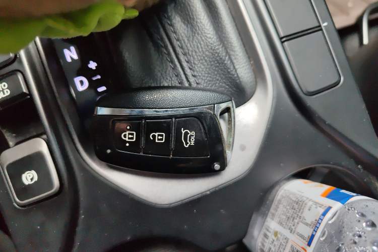 Used Hyundai Santa Fe 2013 2.4L Automatic Two-Wheel Drive Smart Version Vehicle Key