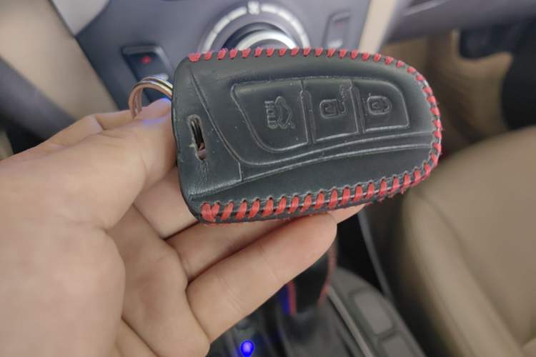 Used Hyundai Santa Fe 2013 2.4L Automatic Two-Wheel Drive Smart Version Vehicle Key