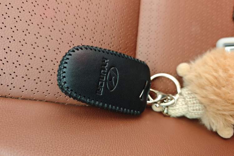 Used Hyundai Santa Fe 2013 2.0T Automatic All-Wheel Drive Top Trim Vehicle Key