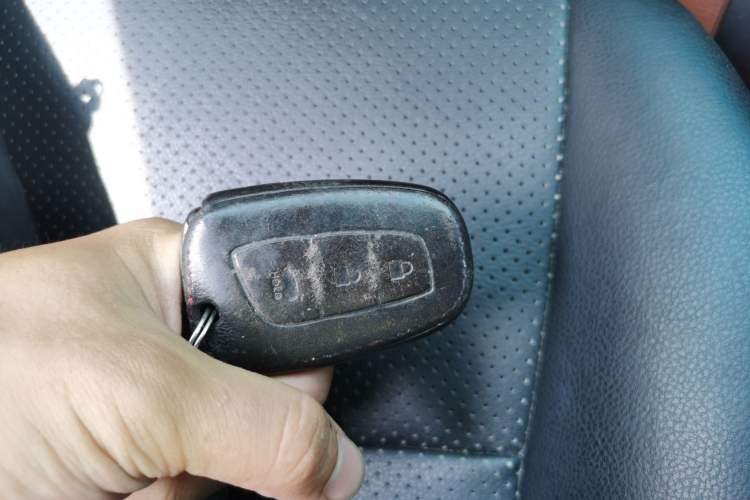 Used Hyundai Santa Fe 2013 Revised Version 2.4L Automatic All-Wheel Drive Luxury Trim Vehicle Key