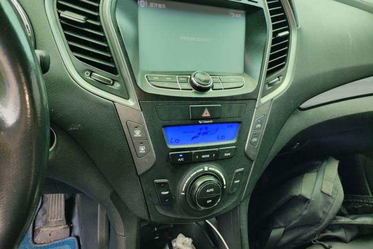 Used Hyundai Santa Fe 2013 2.4L Automatic Two-Wheel Drive Smart Version Audio And AC Panel