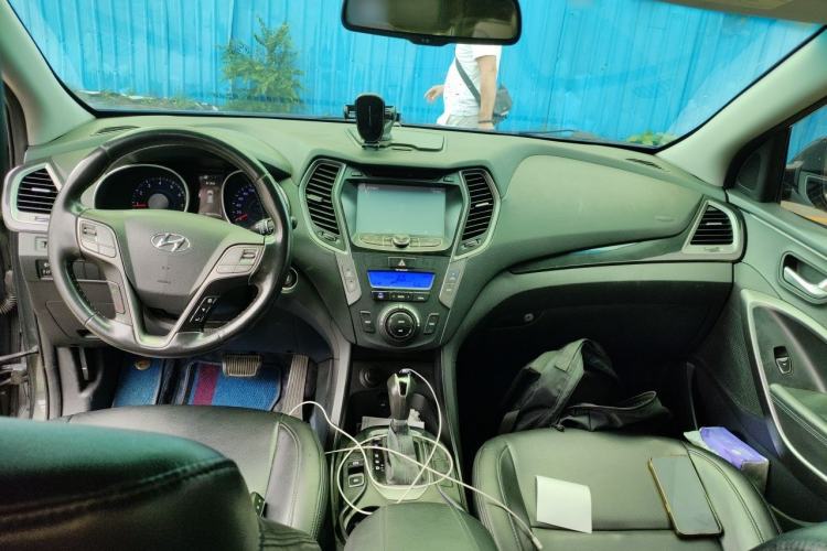 Used Hyundai Santa Fe 2013 2.4L Automatic Two-Wheel Drive Smart Version Center Console