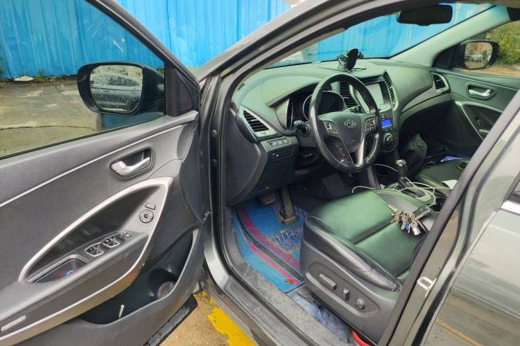 Used Hyundai Santa Fe 2013 2.4L Automatic Two-Wheel Drive Smart Version Driver Seat