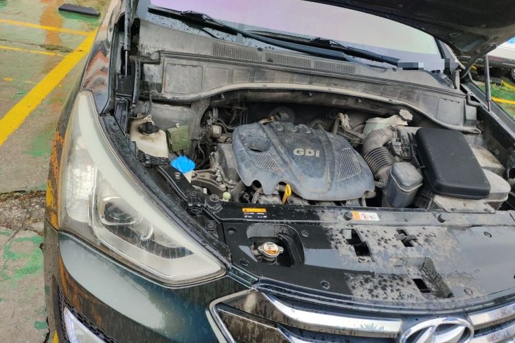 Used Hyundai Santa Fe 2013 2.4L Automatic Two-Wheel Drive Smart Version Engine Bay Right