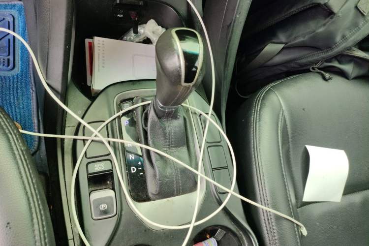 Used Hyundai Santa Fe 2013 2.4L Automatic Two-Wheel Drive Smart Version Gear Lever