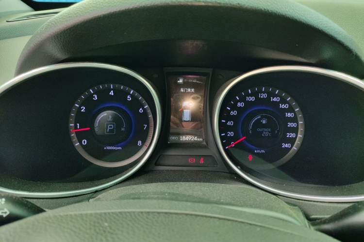 Used Hyundai Santa Fe 2013 2.4L Automatic Two-Wheel Drive Smart Version Instrument Cluster