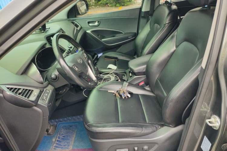Used Hyundai Santa Fe 2013 2.4L Automatic Two-Wheel Drive Smart Version Left Front Seat
