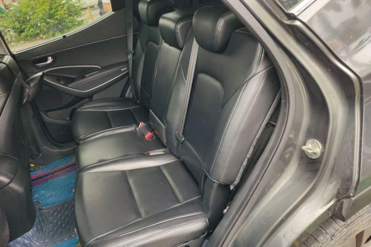 Used Hyundai Santa Fe 2013 2.4L Automatic Two-Wheel Drive Smart Version Left Rear Seat