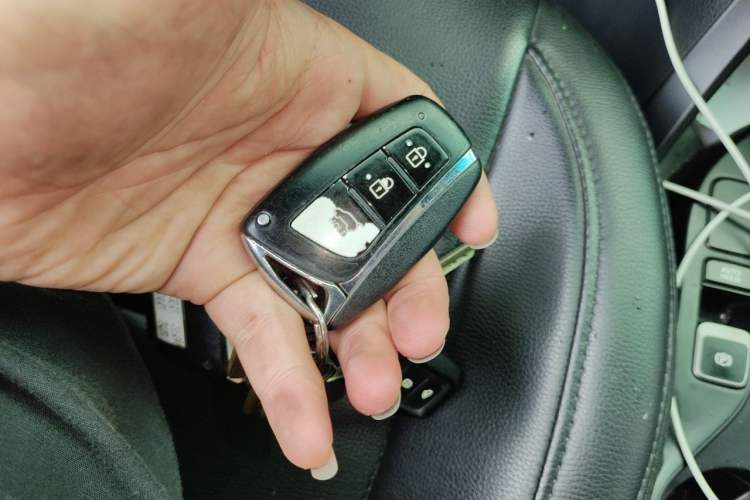 Used Hyundai Santa Fe 2013 2.4L Automatic Two-Wheel Drive Smart Version Vehicle Key