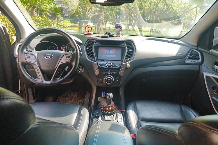 Used Hyundai Santa Fe 2013 2.0T Automatic Two-Wheel Drive Prestige Version Center Console
