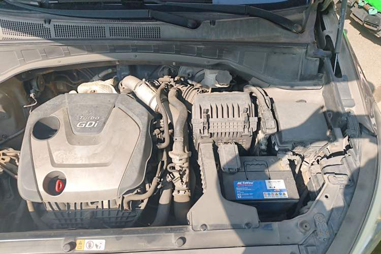 Used Hyundai Santa Fe 2013 2.0T Automatic Two-Wheel Drive Prestige Version Engine Bay Left