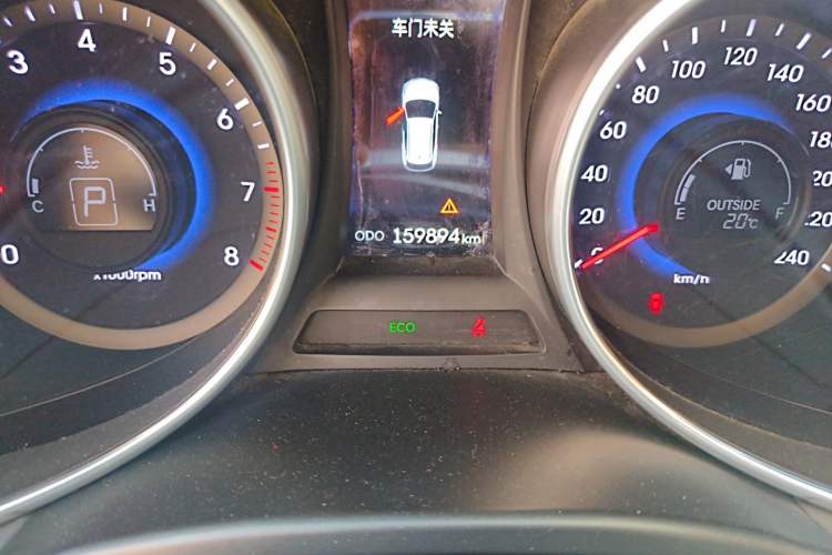 Used Hyundai Santa Fe 2013 2.0T Automatic Two-Wheel Drive Prestige Version Odometer Close Up