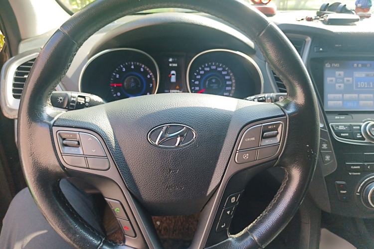 Used Hyundai Santa Fe 2013 2.0T Automatic Two-Wheel Drive Prestige Version Steering Wheel