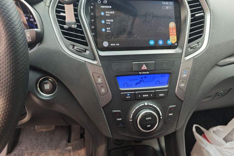 Used Hyundai Santa Fe 2013 2.4L Automatic Two-Wheel Drive Smart Version Audio And AC Panel