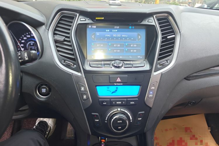 Used Hyundai Santa Fe 2013 2.4L Automatic Two-Wheel Drive Smart Version Audio And AC Panel