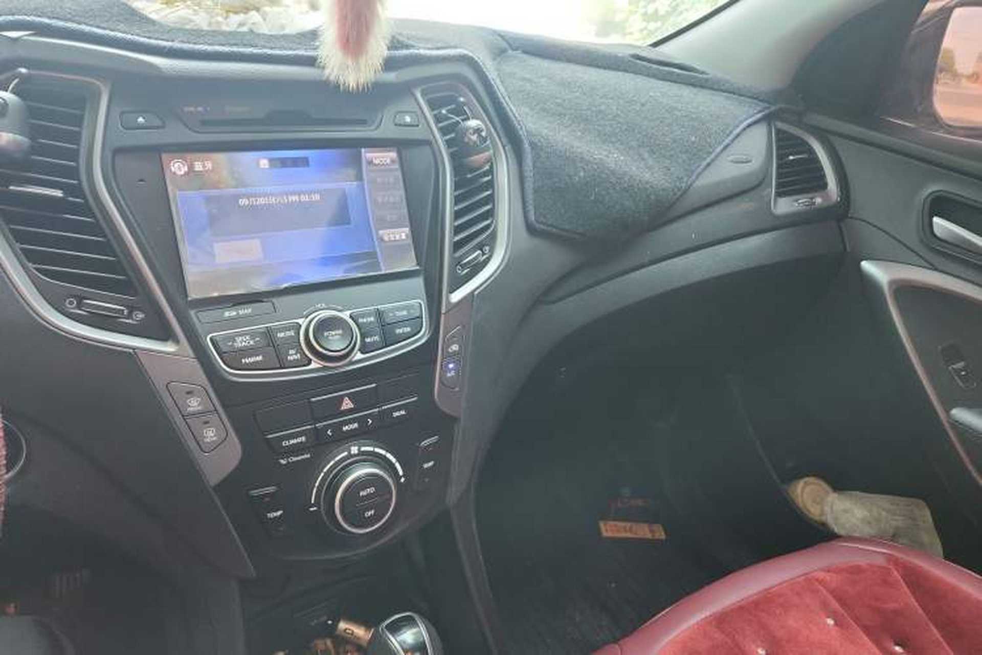 Used Hyundai Santa Fe 2013 Revised Version 2.4L Automatic All-Wheel Drive Smart Type Audio And AC Panel