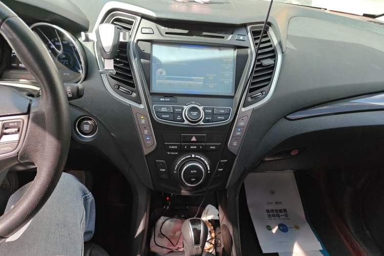 Used Hyundai Santa Fe 2013 Revised Version 2.4L Automatic All-Wheel Drive Luxury Trim Audio And AC Panel