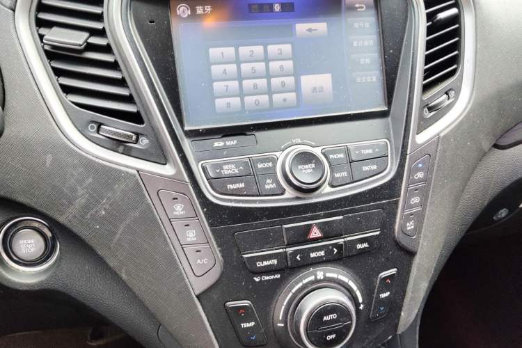Used Hyundai Santa Fe 2013 2.4L Automatic 4x4 Prestige Edition Audio And AC Panel
