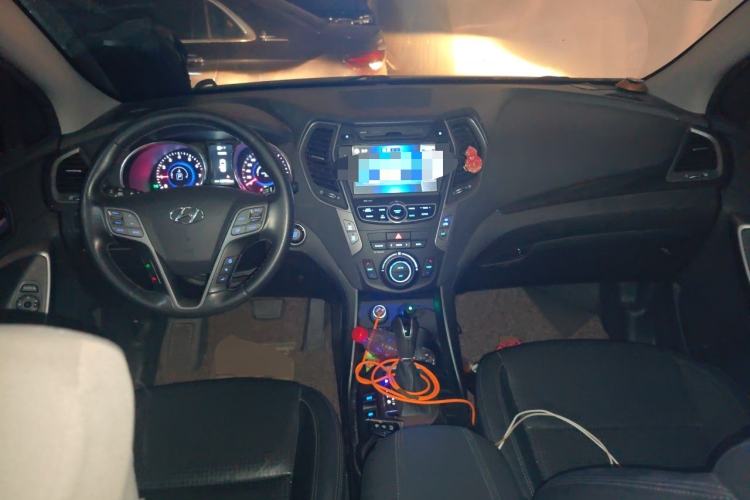 Used Hyundai Santa Fe 2013 Revised Version 2.4L Automatic All-Wheel Drive Smart Type Center Console