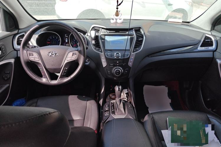 Used Hyundai Santa Fe 2013 Revised Version 2.4L Automatic All-Wheel Drive Luxury Trim Center Console