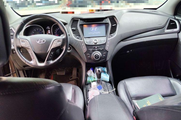 Used Hyundai Santa Fe 2013 2.4L Automatic 4x4 Prestige Edition Center Console