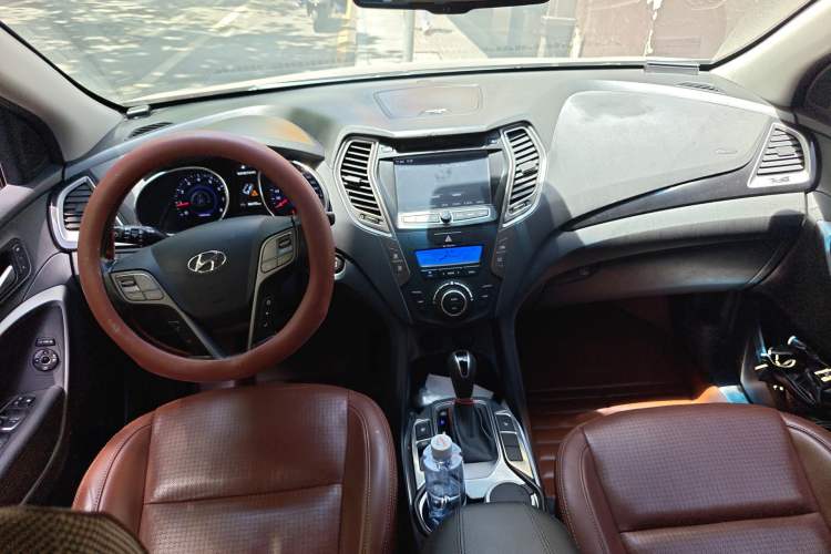 Used Hyundai Santa Fe 2013 Revised Version 2.4L Automatic All-Wheel Drive Luxury Trim Center Console