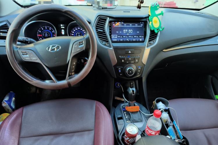 Used Hyundai Santa Fe 2013 2.4L Automatic 2WD Comfort Edition Center Console