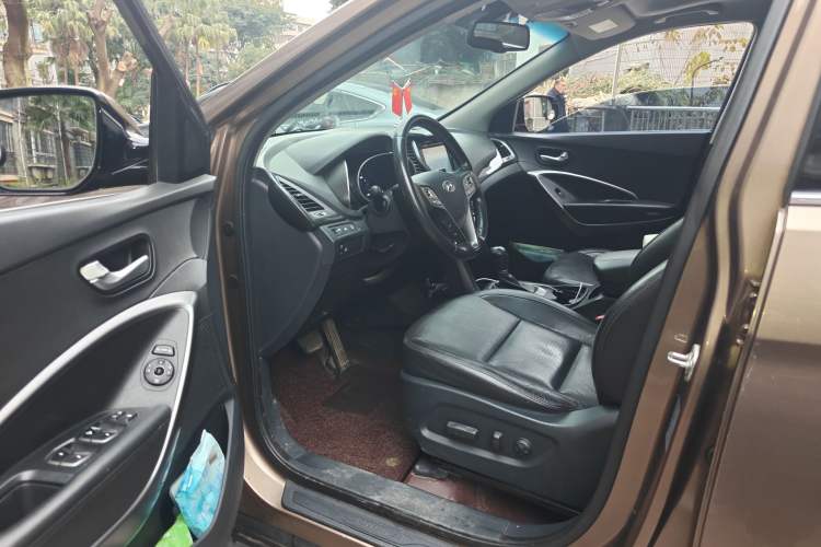 Used Hyundai Santa Fe 2013 2.4L Automatic Two-Wheel Drive Smart Version Driver Seat