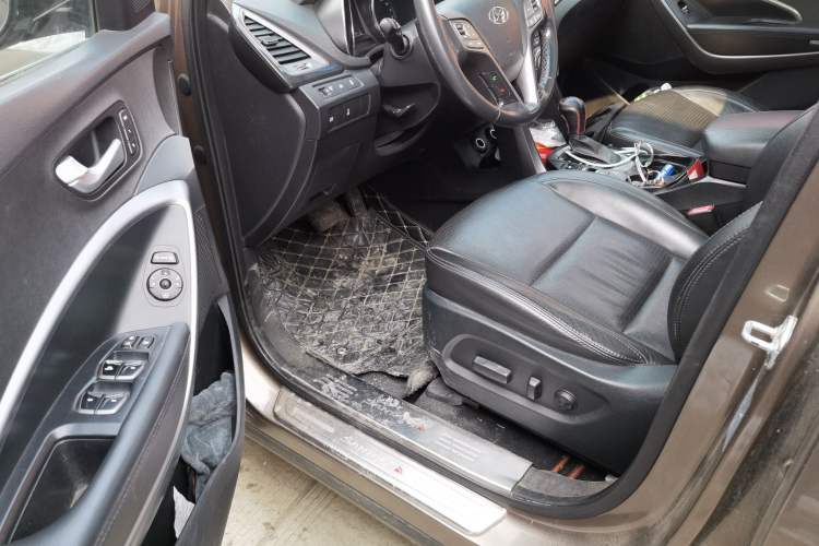 Used Hyundai Santa Fe 2013 Revised Version 2.4L Automatic All-Wheel Drive Luxury Trim Driver Seat