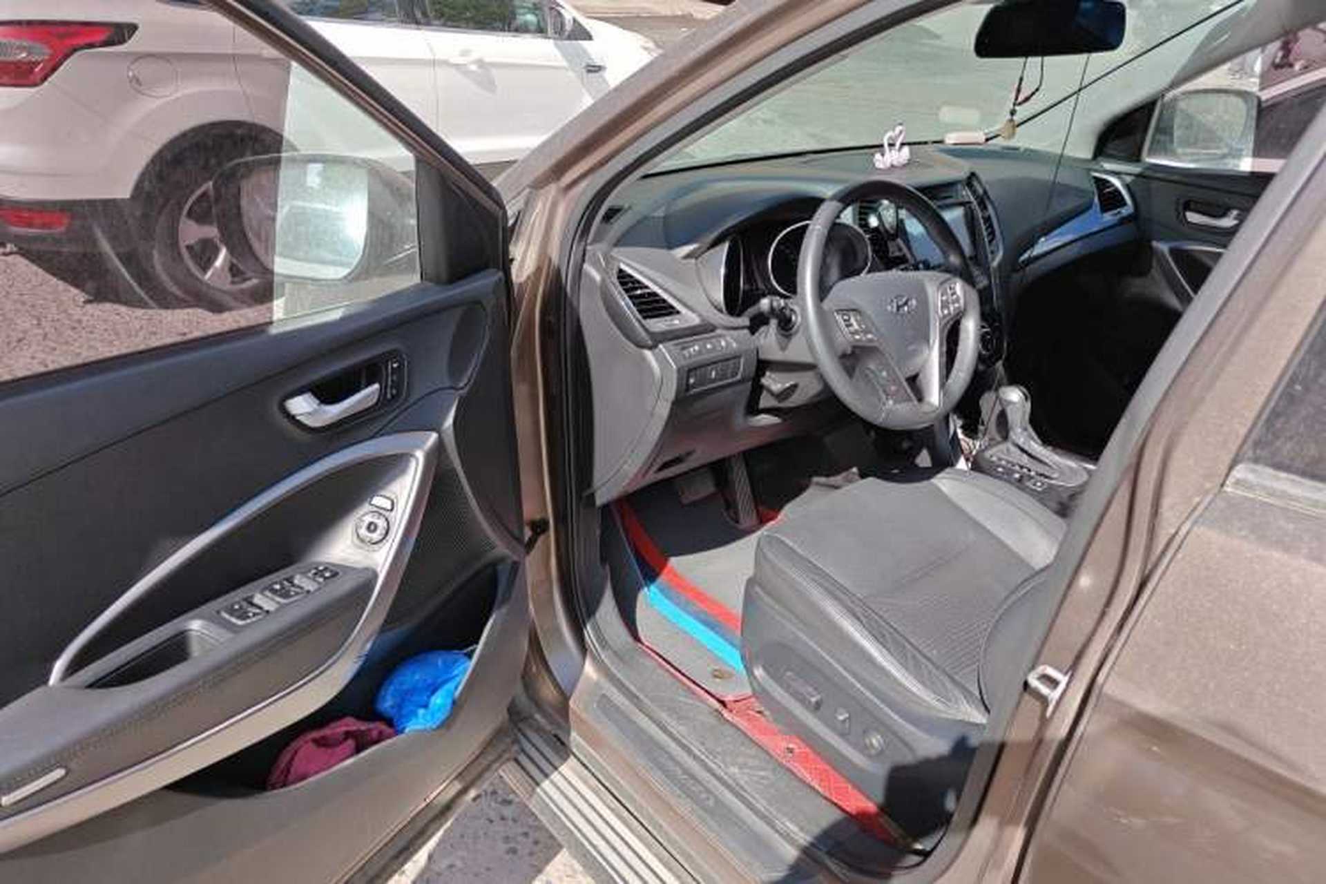 Used Hyundai Santa Fe 2013 Revised Version 2.4L Automatic All-Wheel Drive Luxury Trim Driver Seat