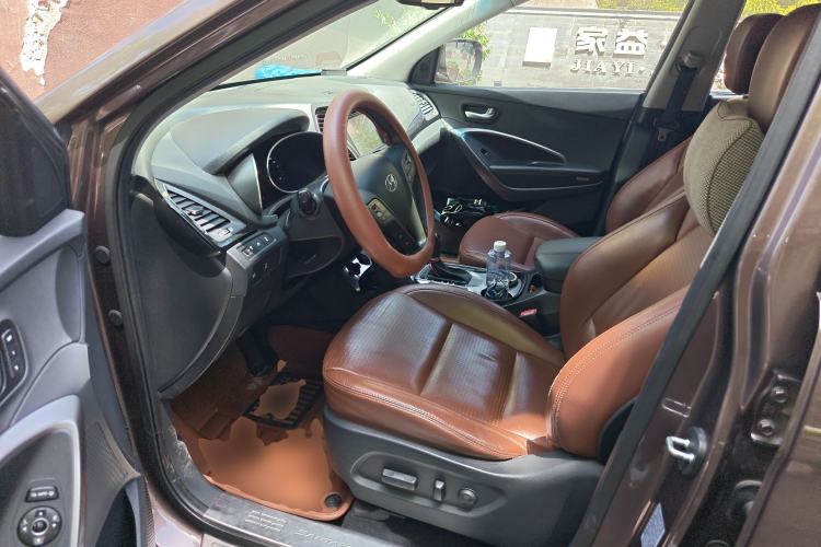 Used Hyundai Santa Fe 2013 Revised Version 2.4L Automatic All-Wheel Drive Luxury Trim Driver Seat