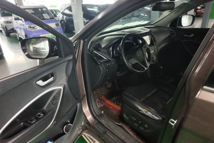 Used Hyundai Santa Fe 2013 2.4L Automatic Two-Wheel Drive Smart Version Driver Seat