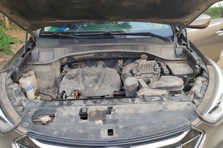 Used Hyundai Santa Fe 2013 2.4L Automatic 4x4 Smart Version Engine Bay