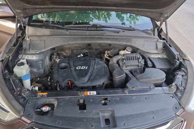 Used Hyundai Santa Fe 2013 2.4L Automatic Two-Wheel Drive Smart Version Engine Bay